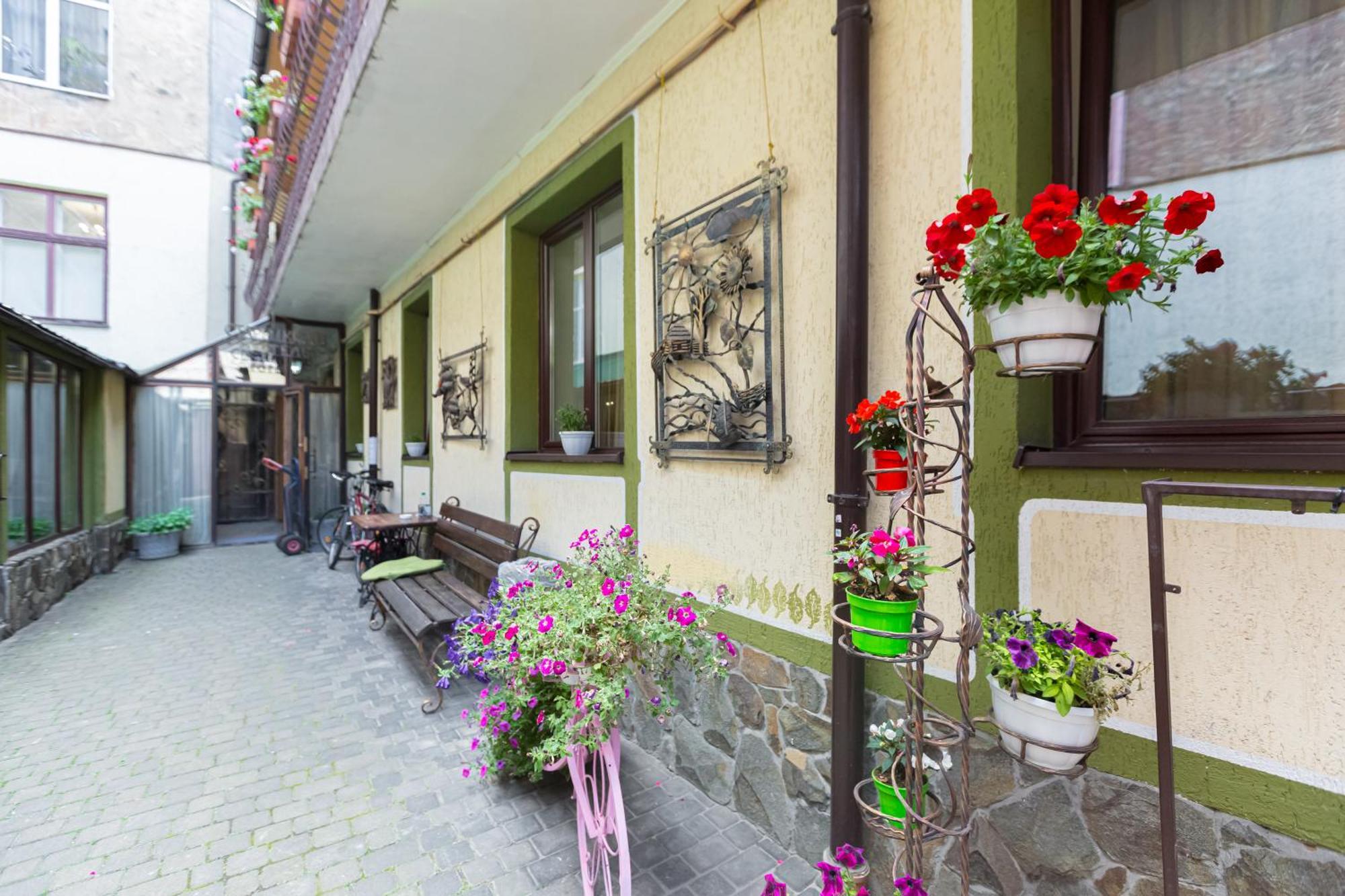 Staryi Krakiv Hotel Lviv Eksteriør billede
